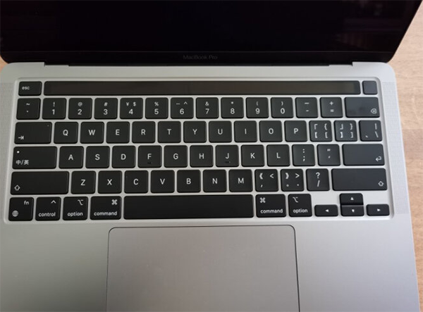 苹果MacBook Pro，双系统，带键盘背光灯